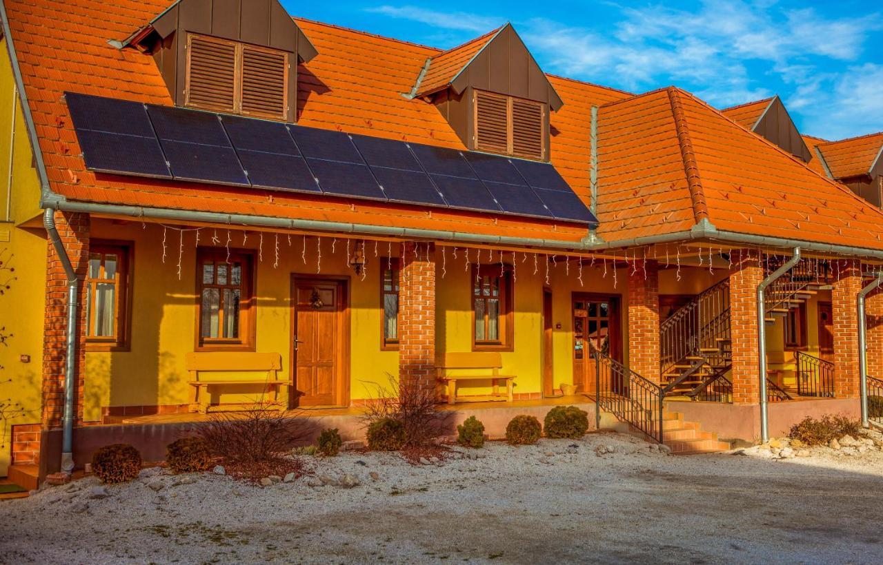 Nosztalgia Vendeghaz Hotell Zalaegerszeg Exteriör bild