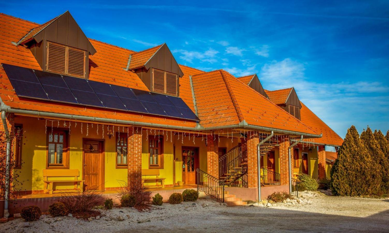 Nosztalgia Vendeghaz Hotell Zalaegerszeg Exteriör bild